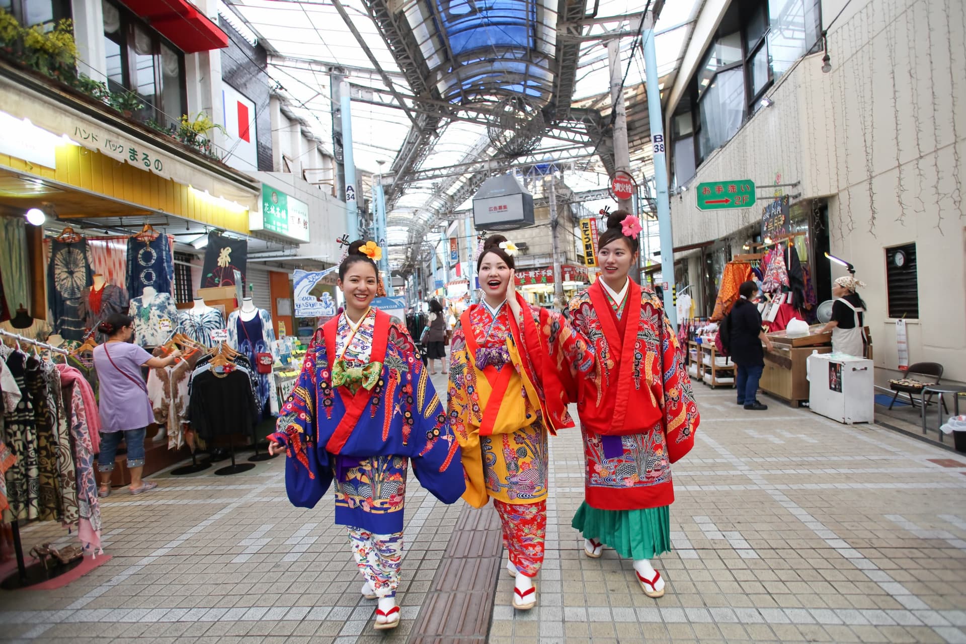 [ 오키나와 | 남부 | 나하 ] 츄라비진 류소우 스튜디오 (추라비진 류소 | 국제거리 류쿠 전통 의상 빙가타 및 헤어 체험) - 이미지 4