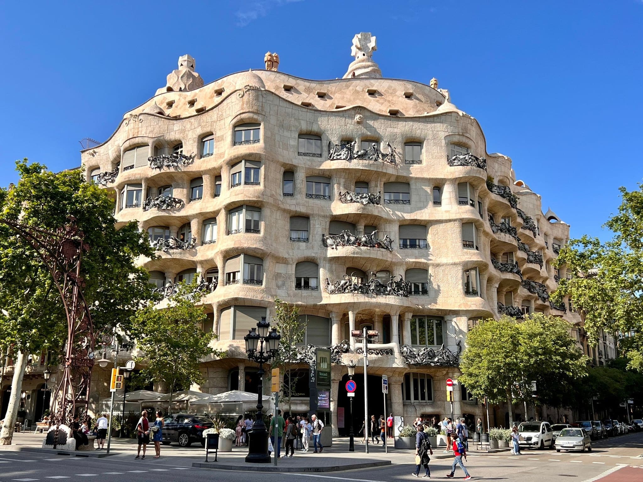 Gaudi Houses: Casa Vicens, Casa Batllo, Casa Mila Guided Tour in English, Mandarin, Korean - image 8