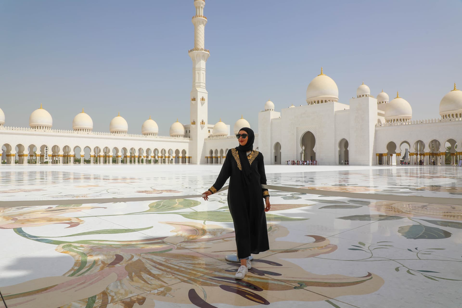 Sheikh Zayed Grand Mosque and Louvre Abu Dhabi Tour from Dubai - imagen 10