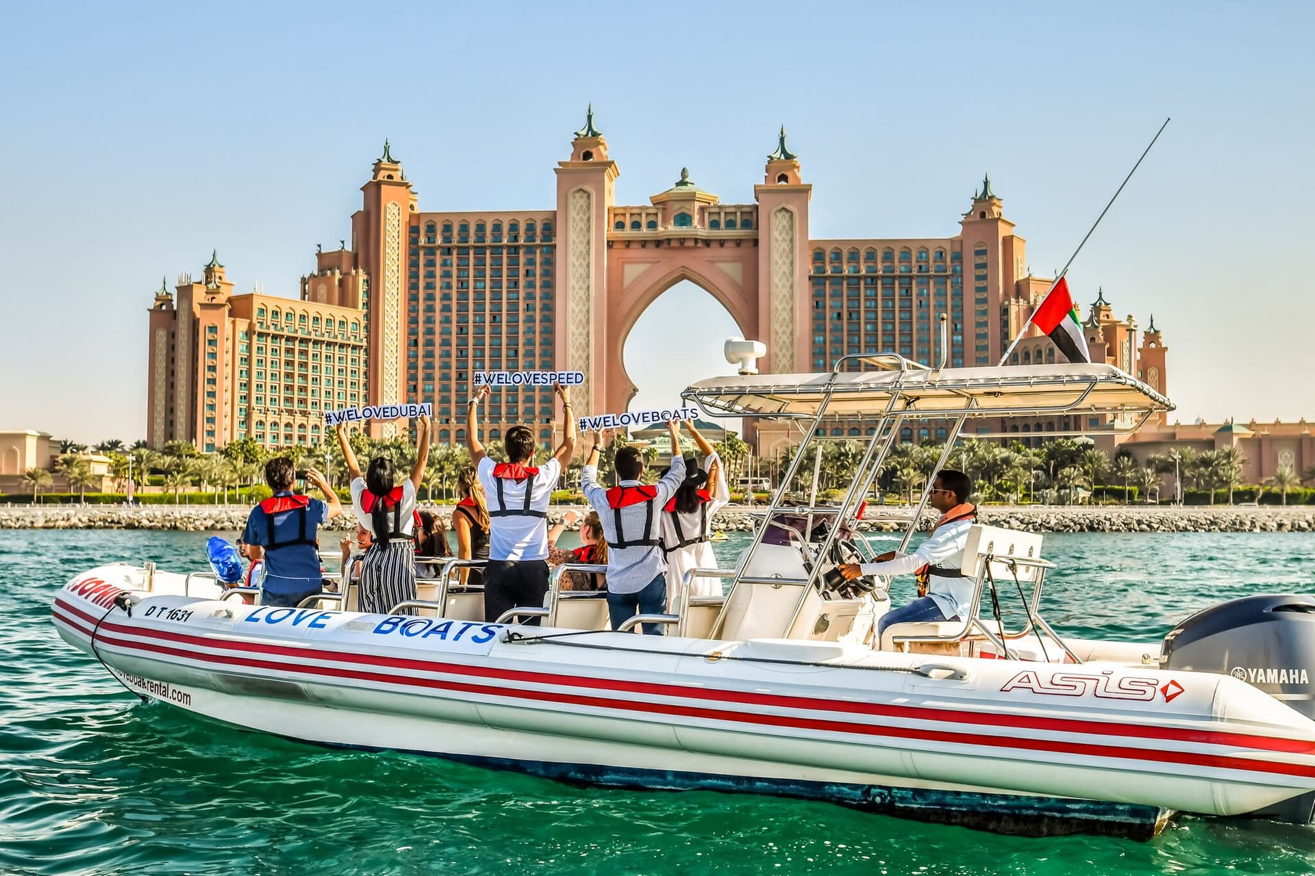 Love Boats - Dubai Marina Guided Sightseeing Boat Tour - imagen principal