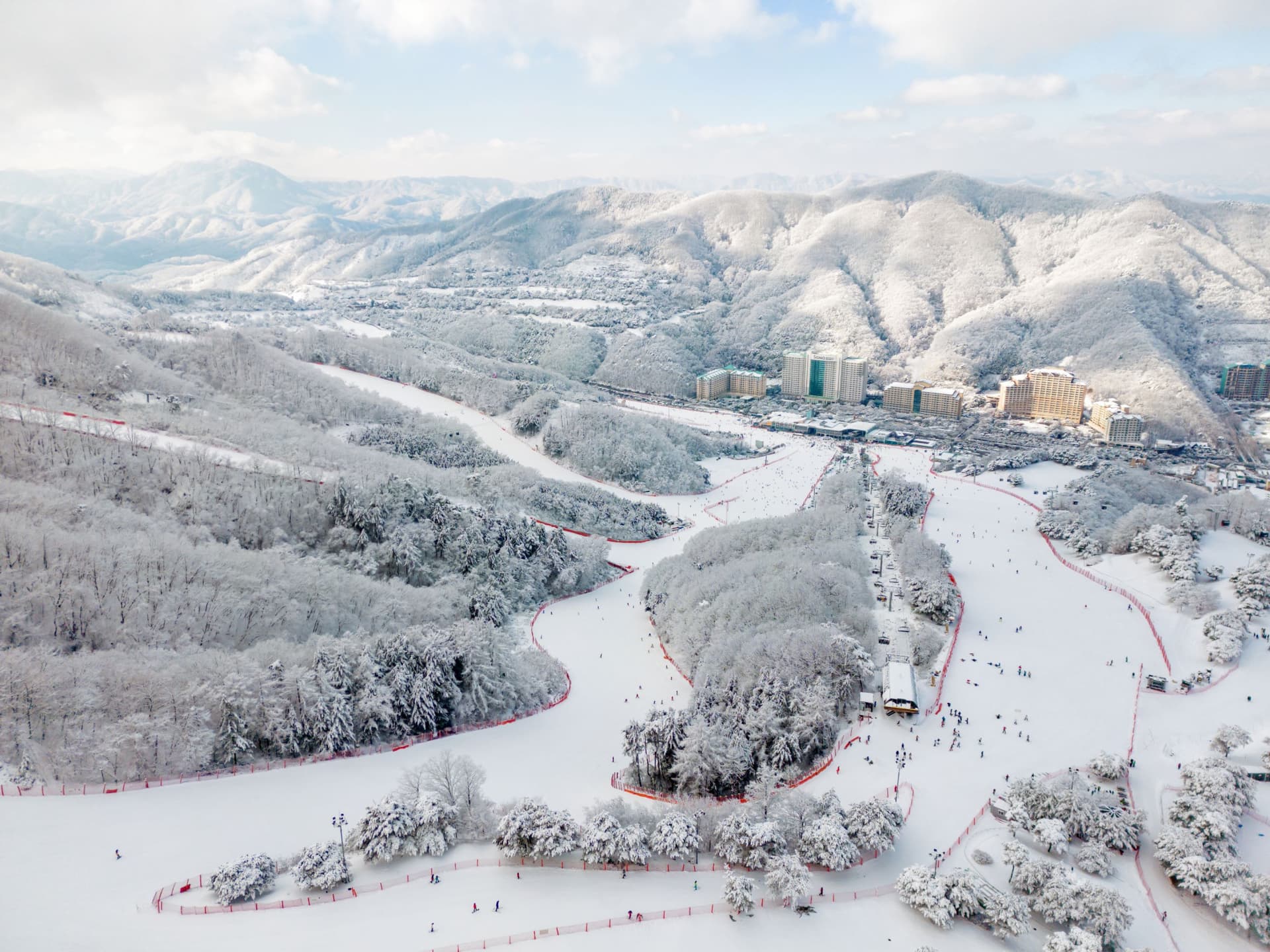 Tour de un día desde Seúl: esquí de invierno en Vivaldi Park y valle helado de Eobi - imagen 5