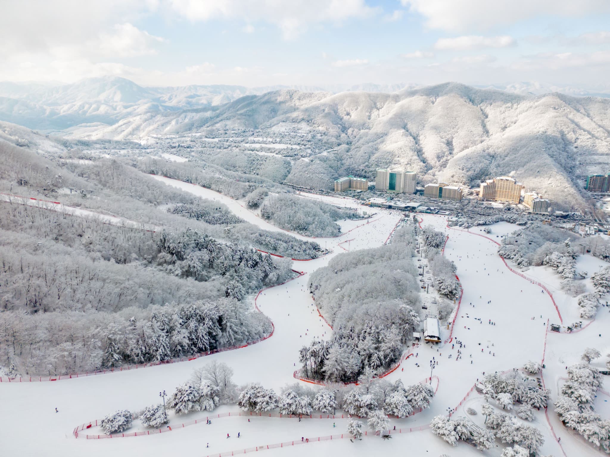 Vivaldi Park Winter Ski and Eobi Ice Valley Day Tour from Seoul - image 5