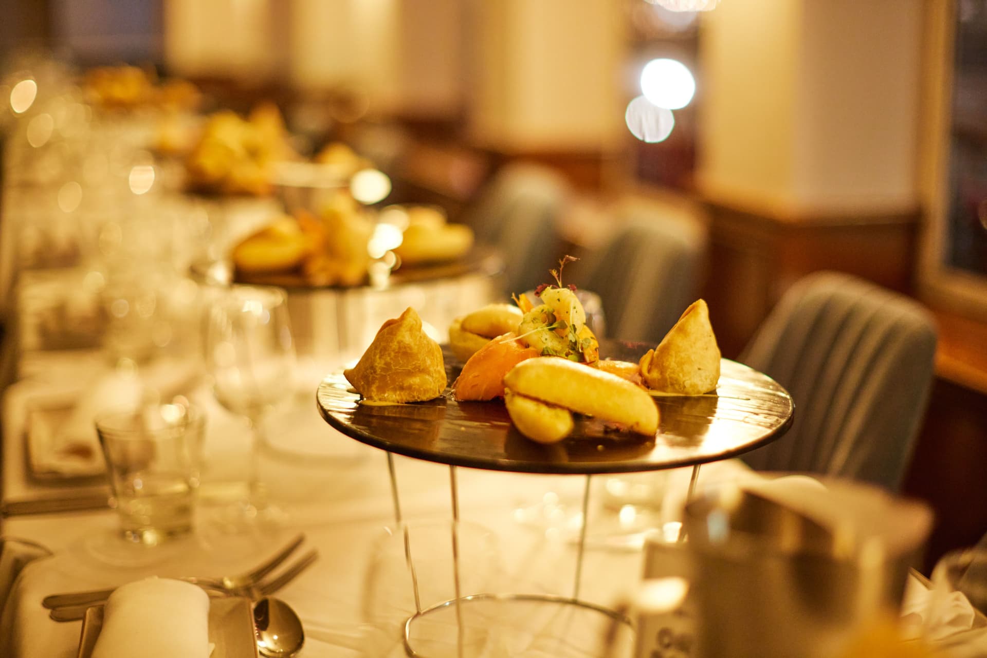 Sydney Harbour Showboat Dinner Cruise - imagen 8