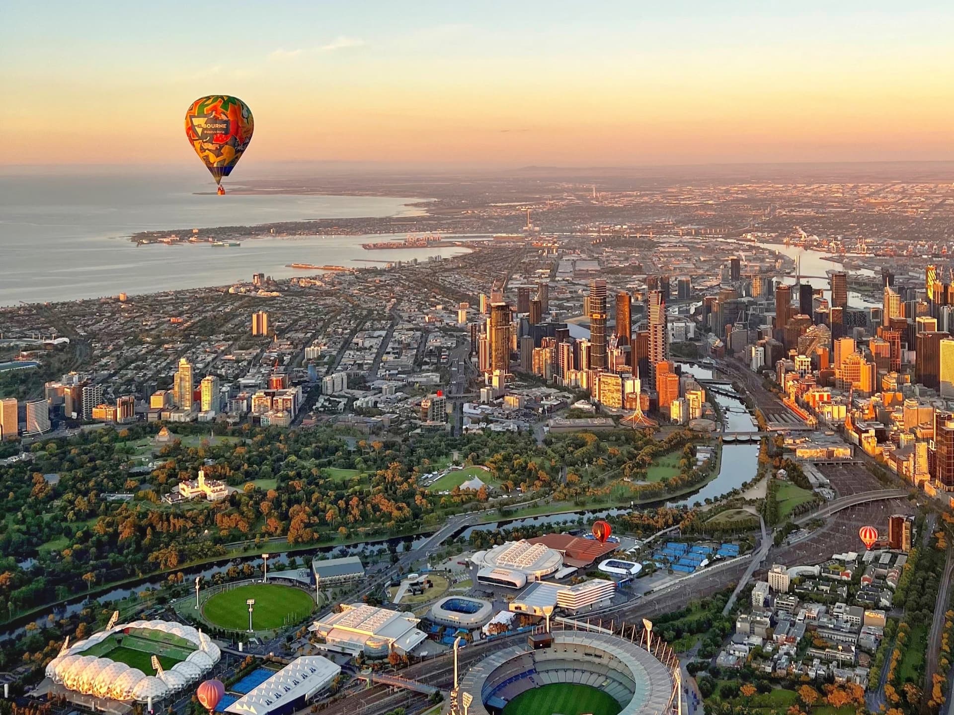 Sunrise Hot Air Balloon Flight over Melbourne with Photos - imagen 3