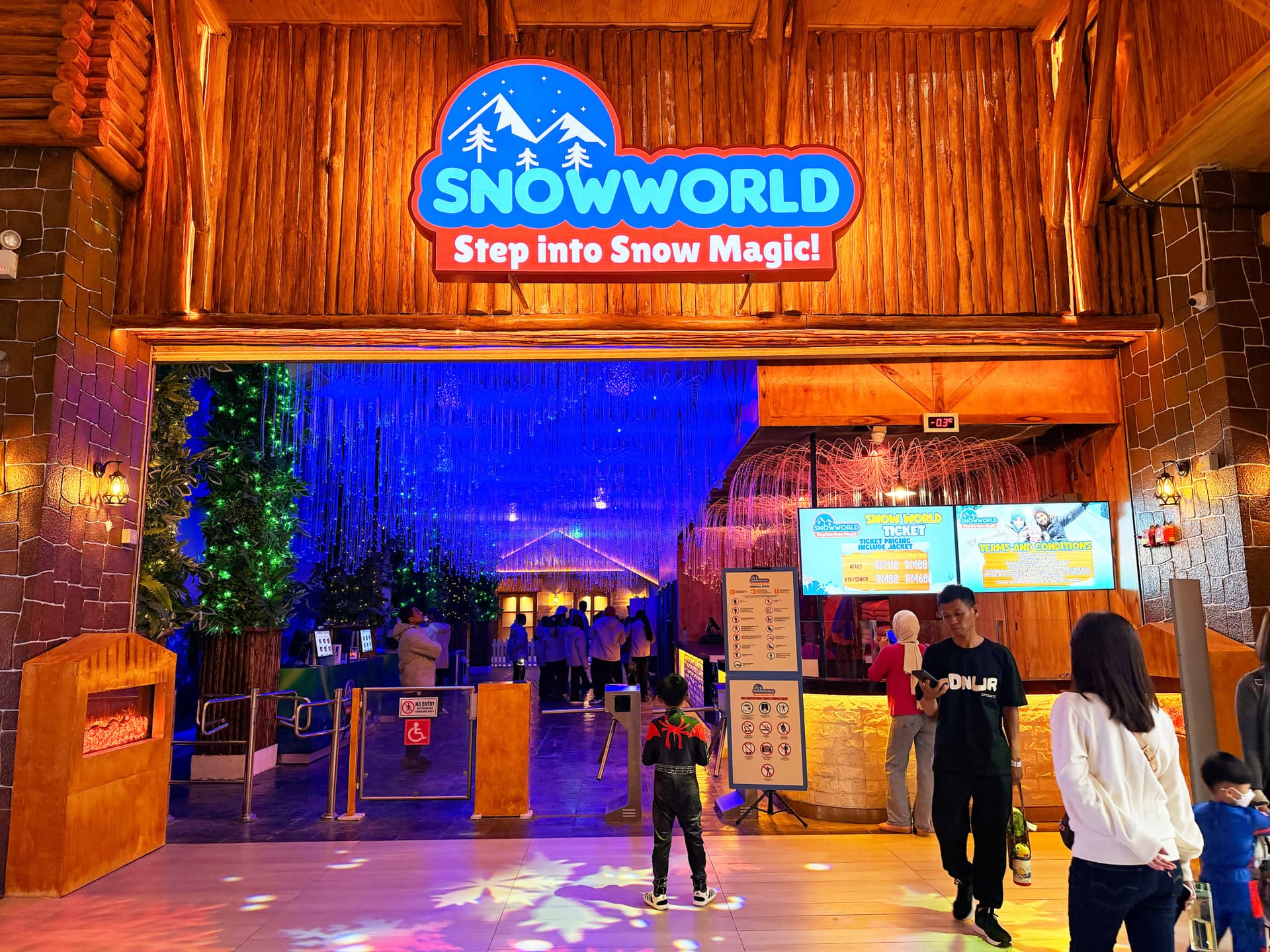 Snow World Genting Highlands Ticket - image 3