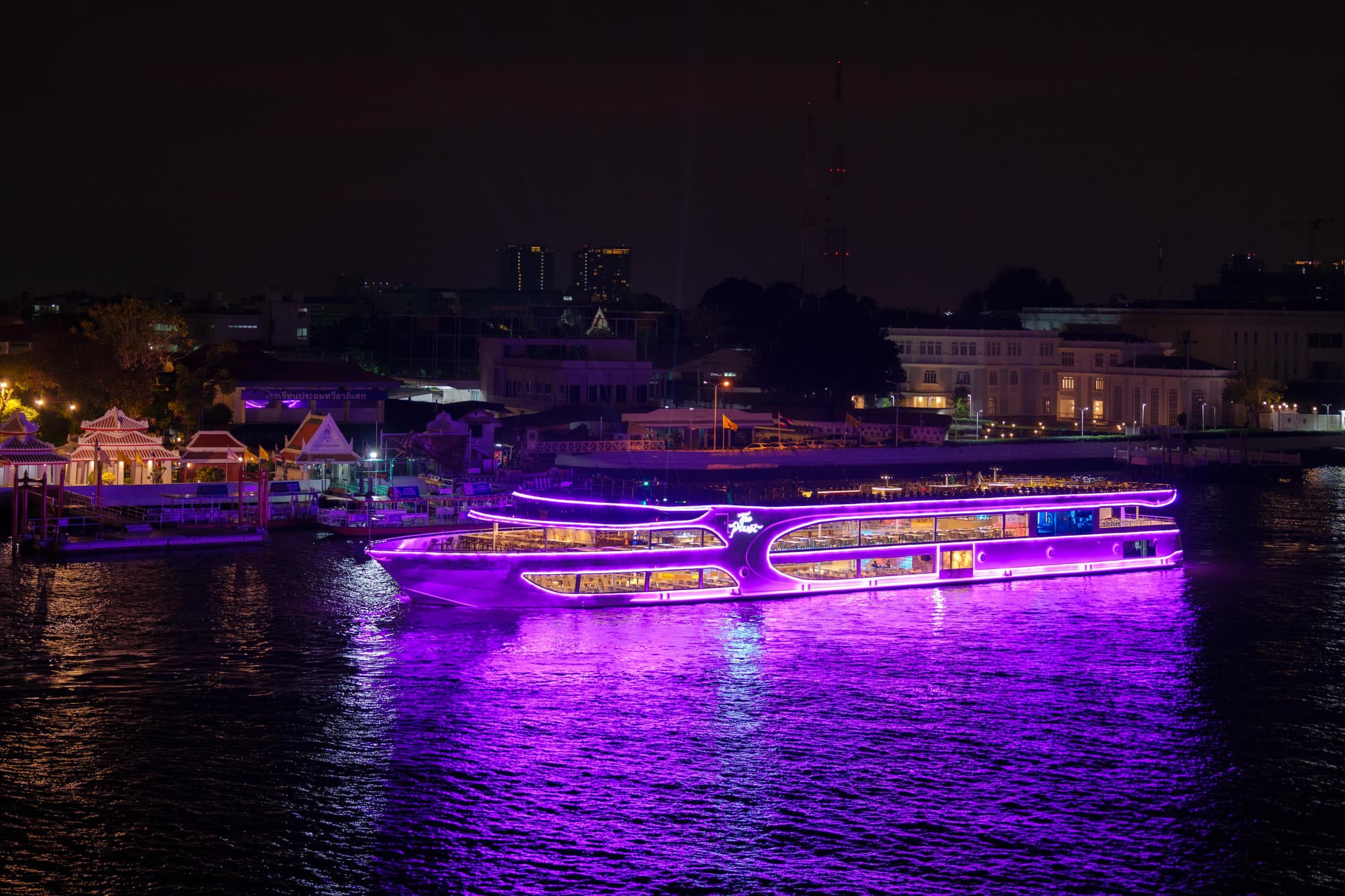 Chao Phraya River Dinner Cruise aboard The Planet Cruise - image 2