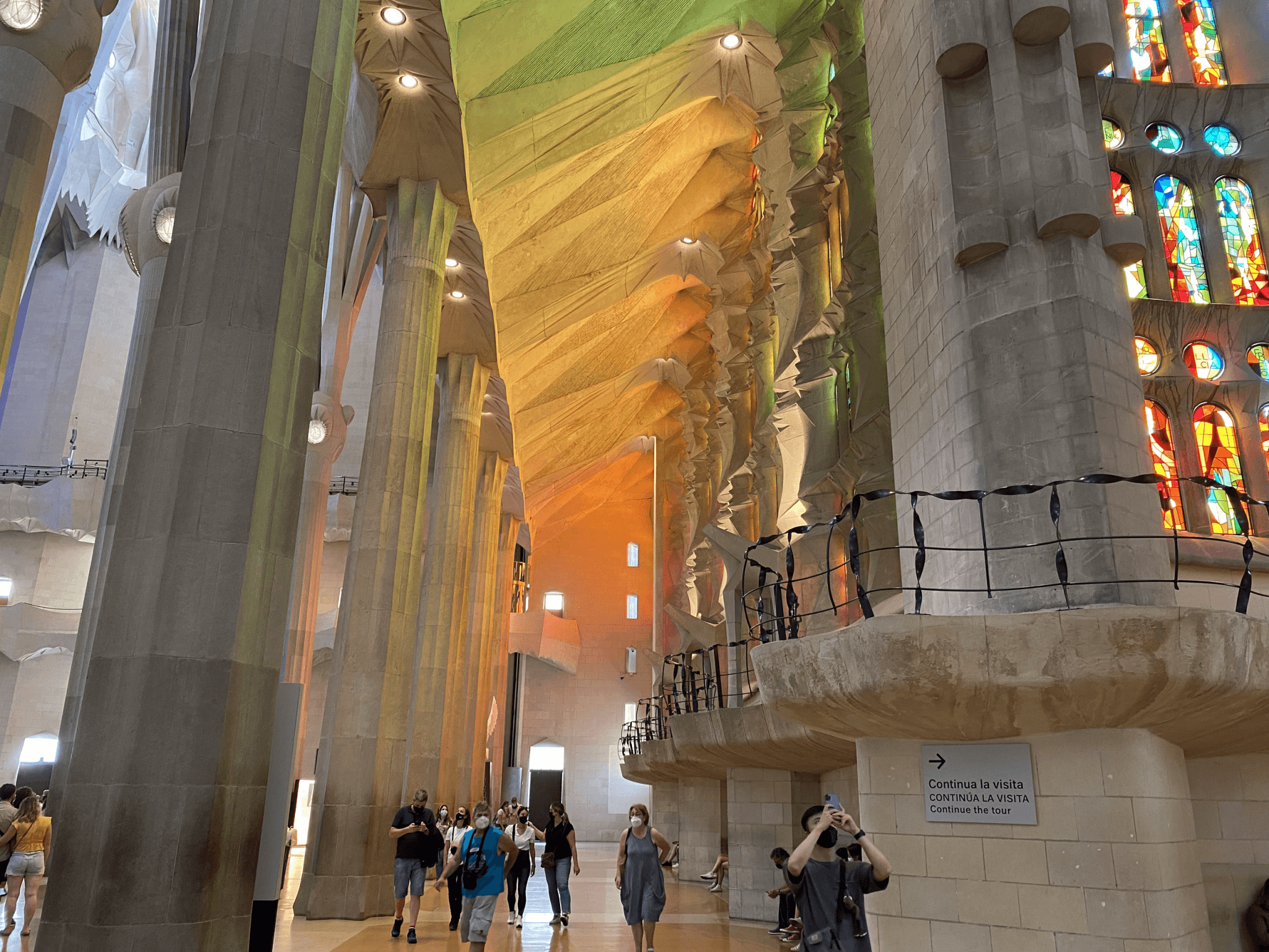 Barcelona Highlights: Sagrada Familia and Gaudi Houses Guided Tour in English, Mandarin, Korean - image 3