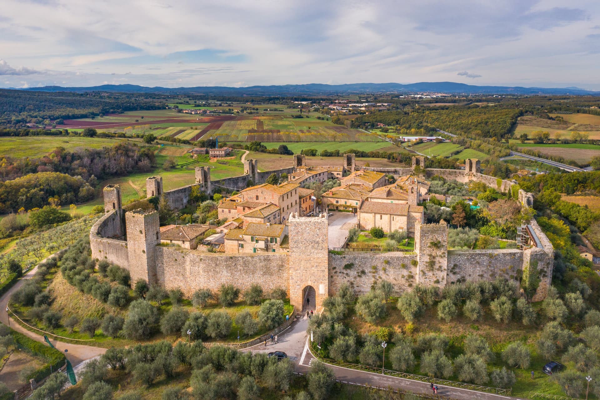 Medieval Tuscany Tour from Florence: Monteriggioni, Montalcino, Pienza - image 4