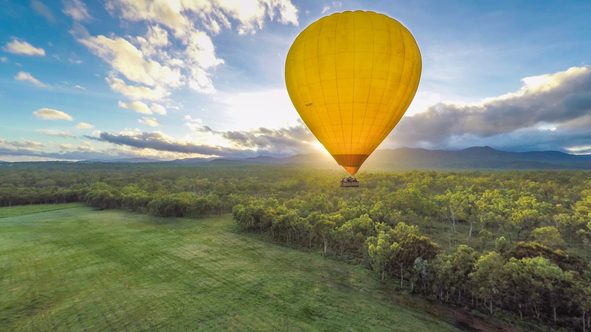 Cairns Hot Air Balloon Flight with Sparkling Wine and Optional Round Trip Transfer - image 3