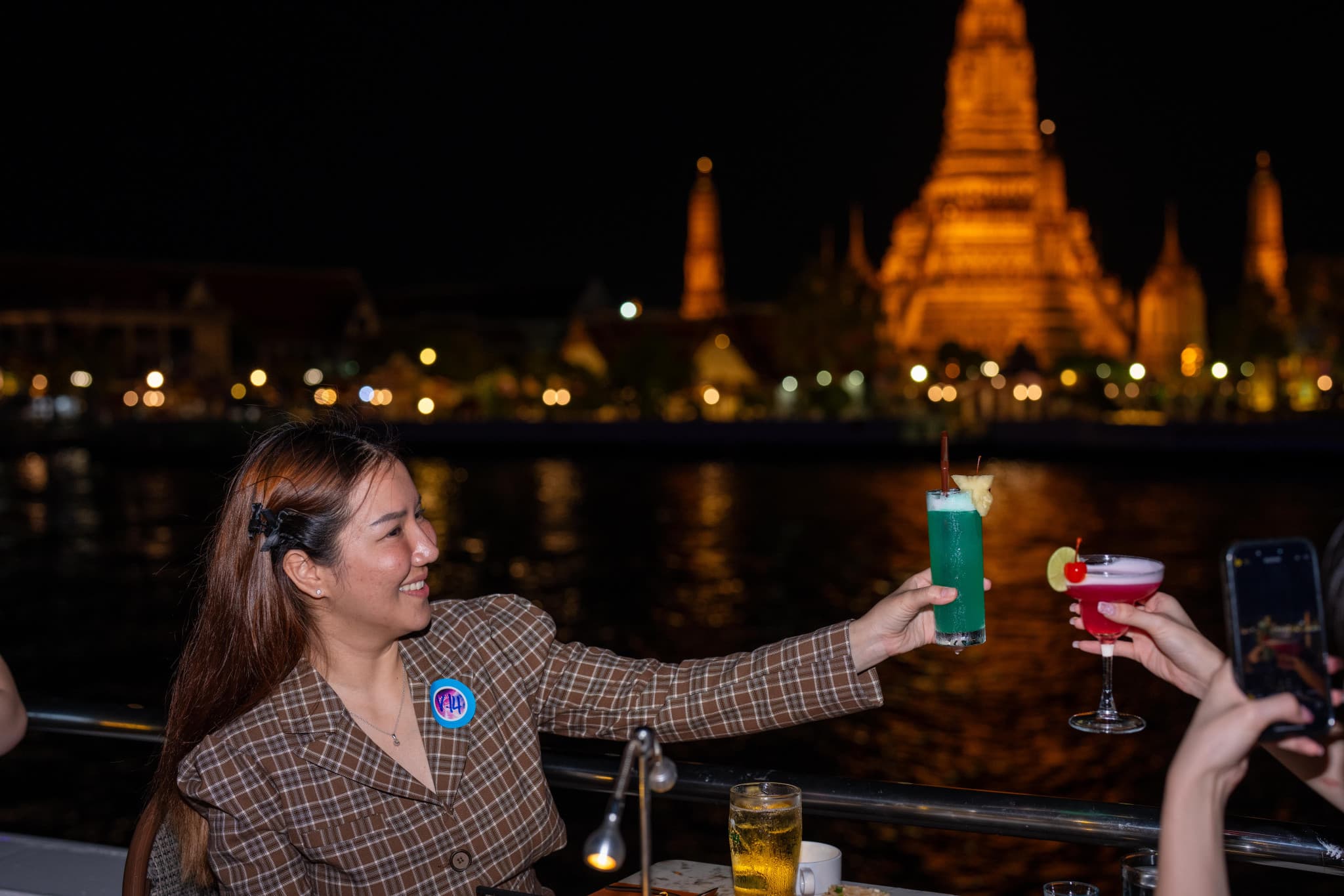 Chao Phraya River Dinner Cruise aboard The Planet Cruise - image 10