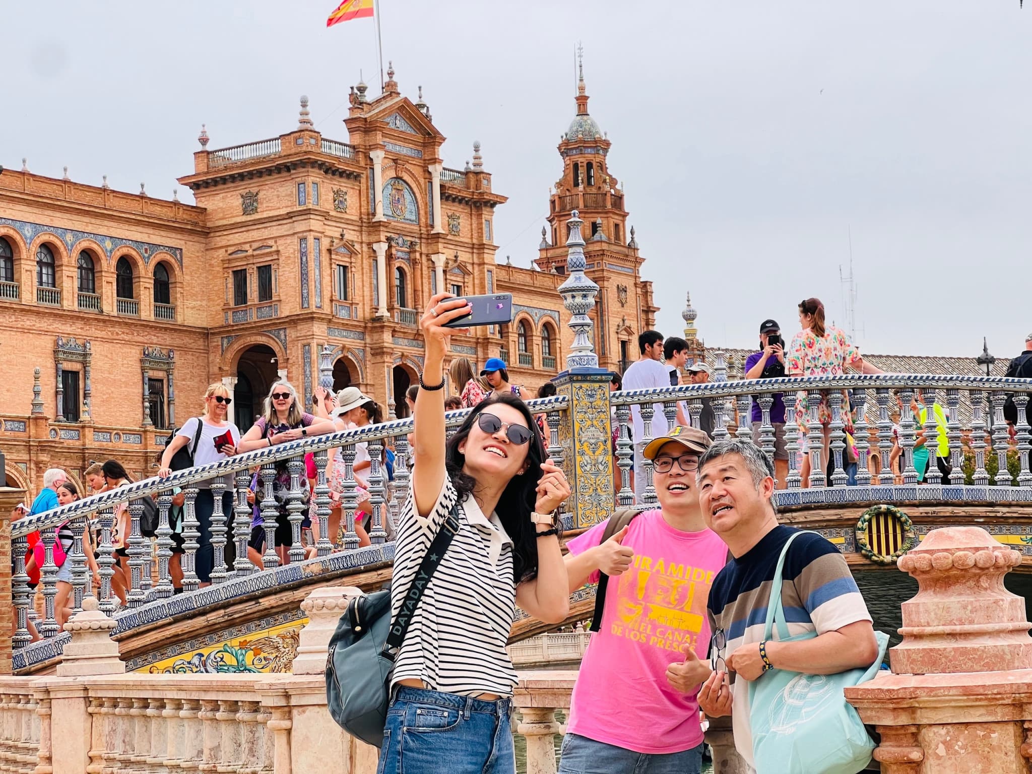 Seville Highlights Tour: Royal Alcazar of Seville, Triana Bridge, Flamenco Show - image 5
