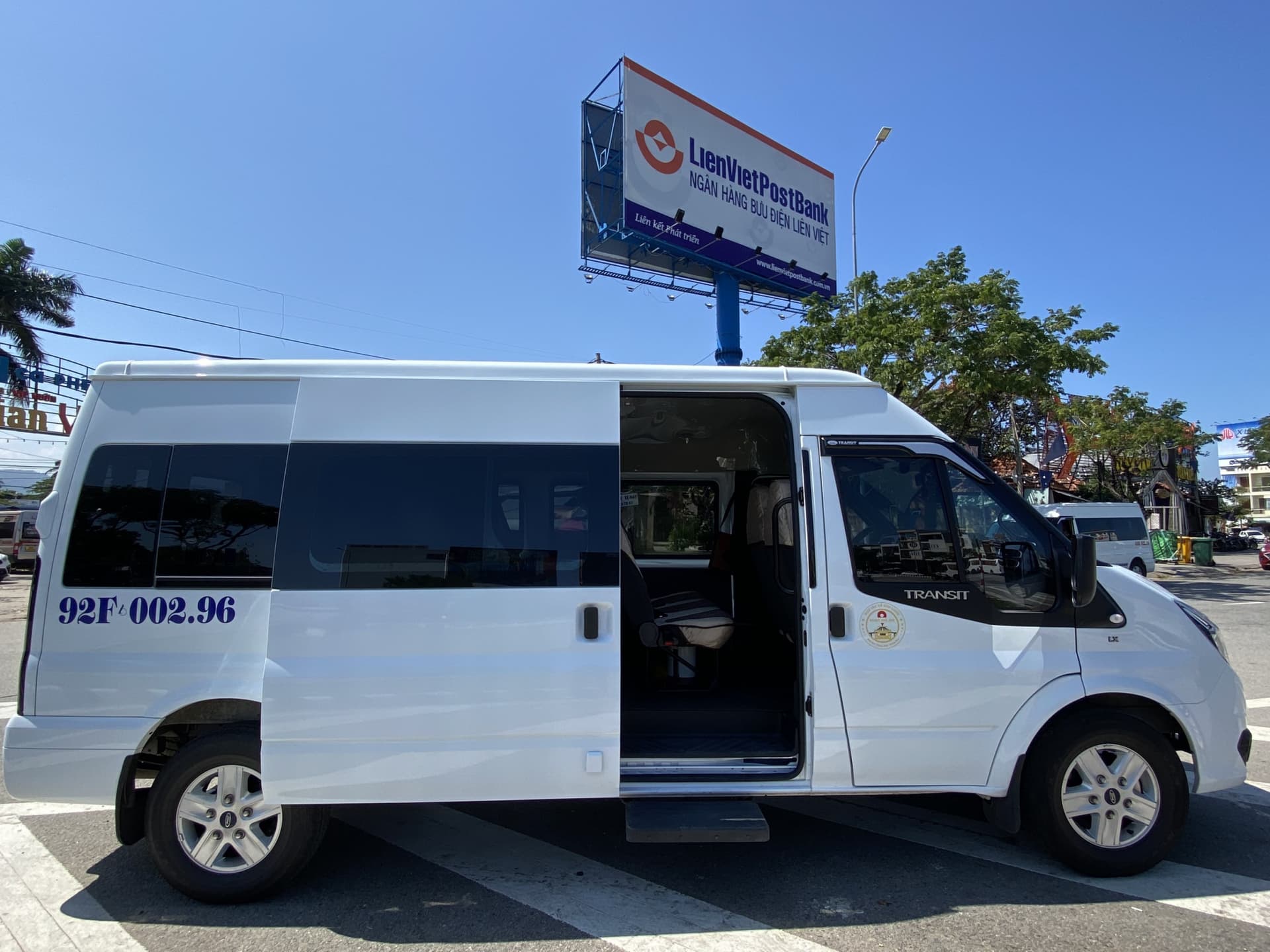 Shuttle Bus between Da Nang and Ba Na Hills - main image