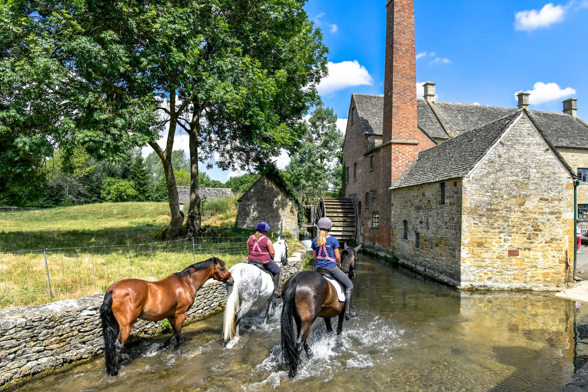 Cotswolds Tour from London with Lunch - image 11