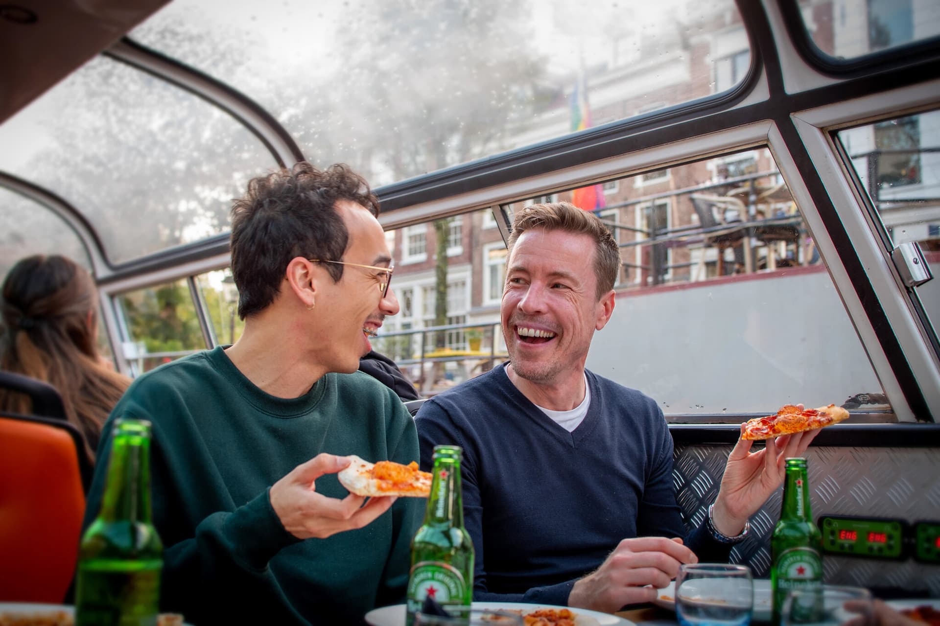 Amsterdam Canal Cruise Ticket with New York Pizza and Drinks - image 4