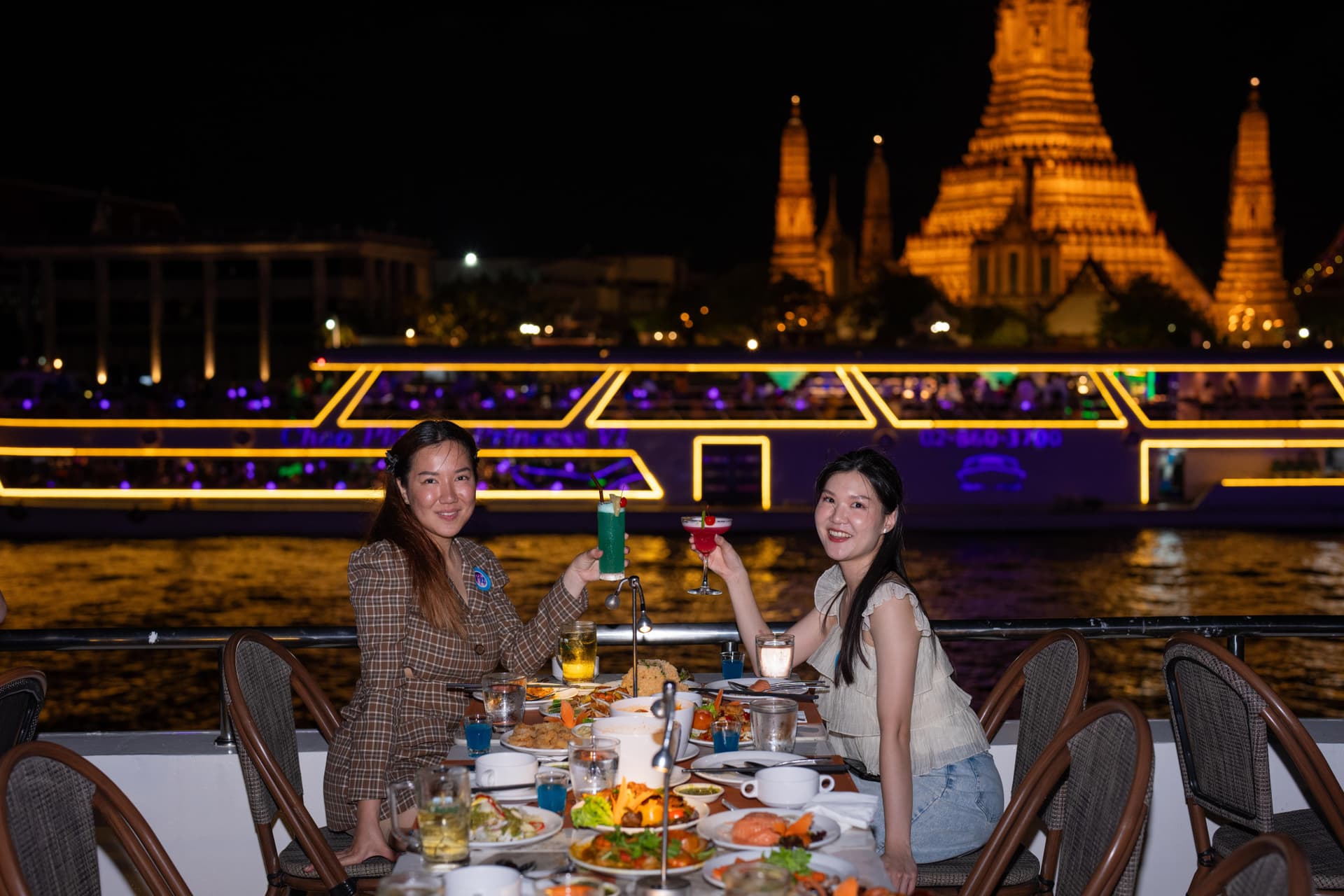 Crucero con cena por el río Chao Phraya a bordo de The Planet Cruise - imagen 9