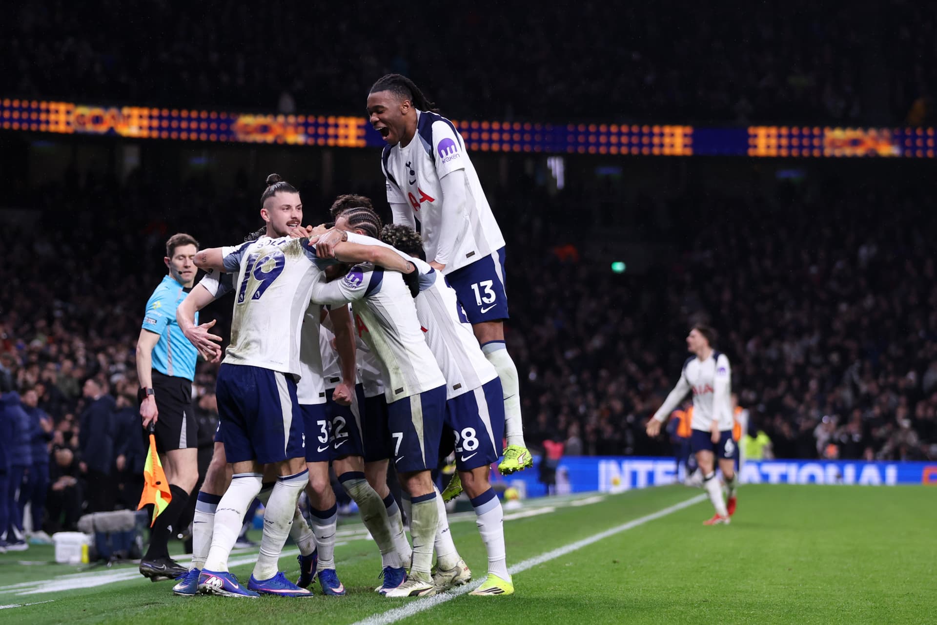 Entrada para partido de la Premier League del Tottenham Hotspur FC en el Tottenham Hotspur Stadium - imagen 13