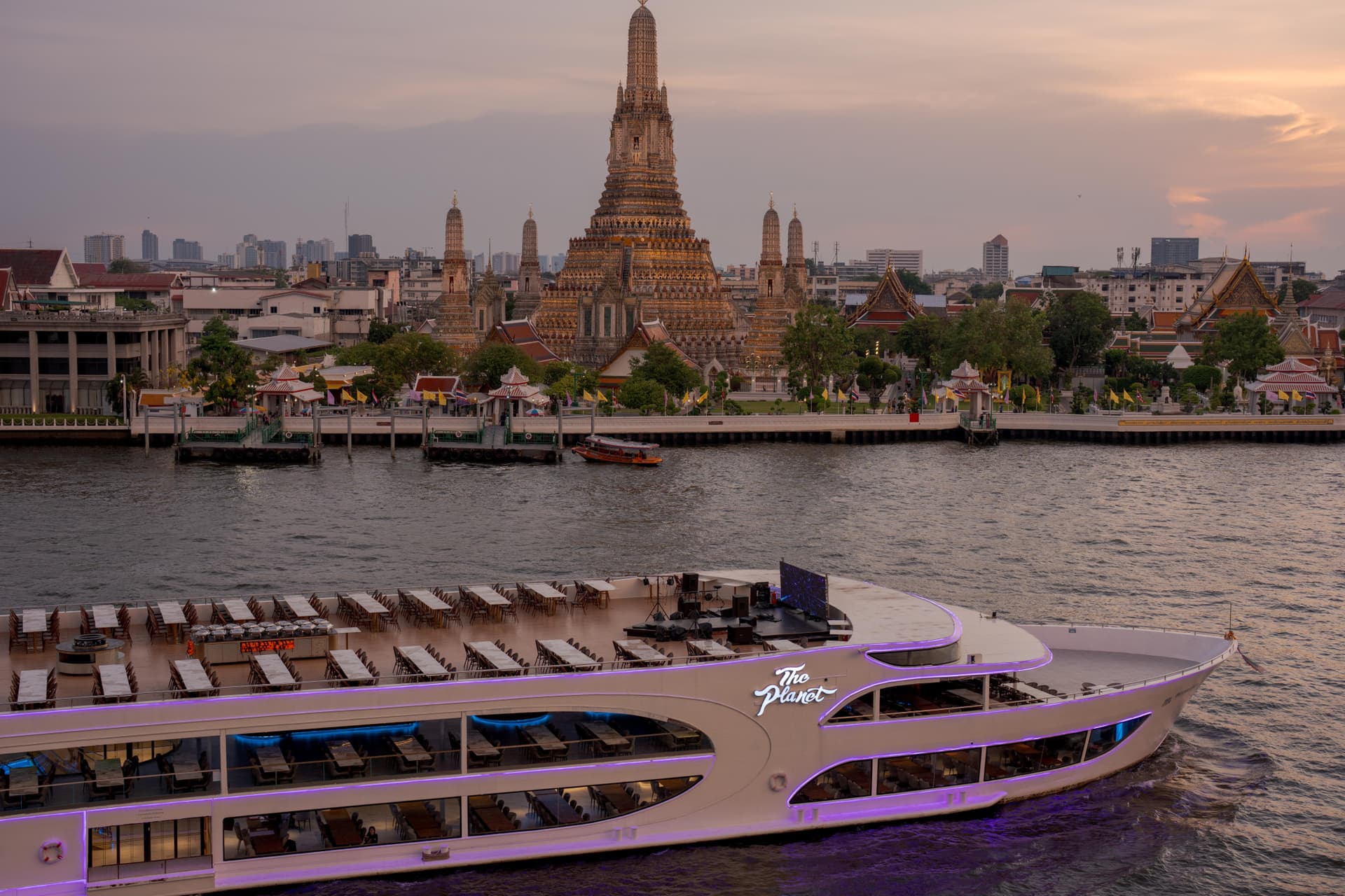 Crucero con cena por el río Chao Phraya a bordo de The Planet Cruise - imagen 5
