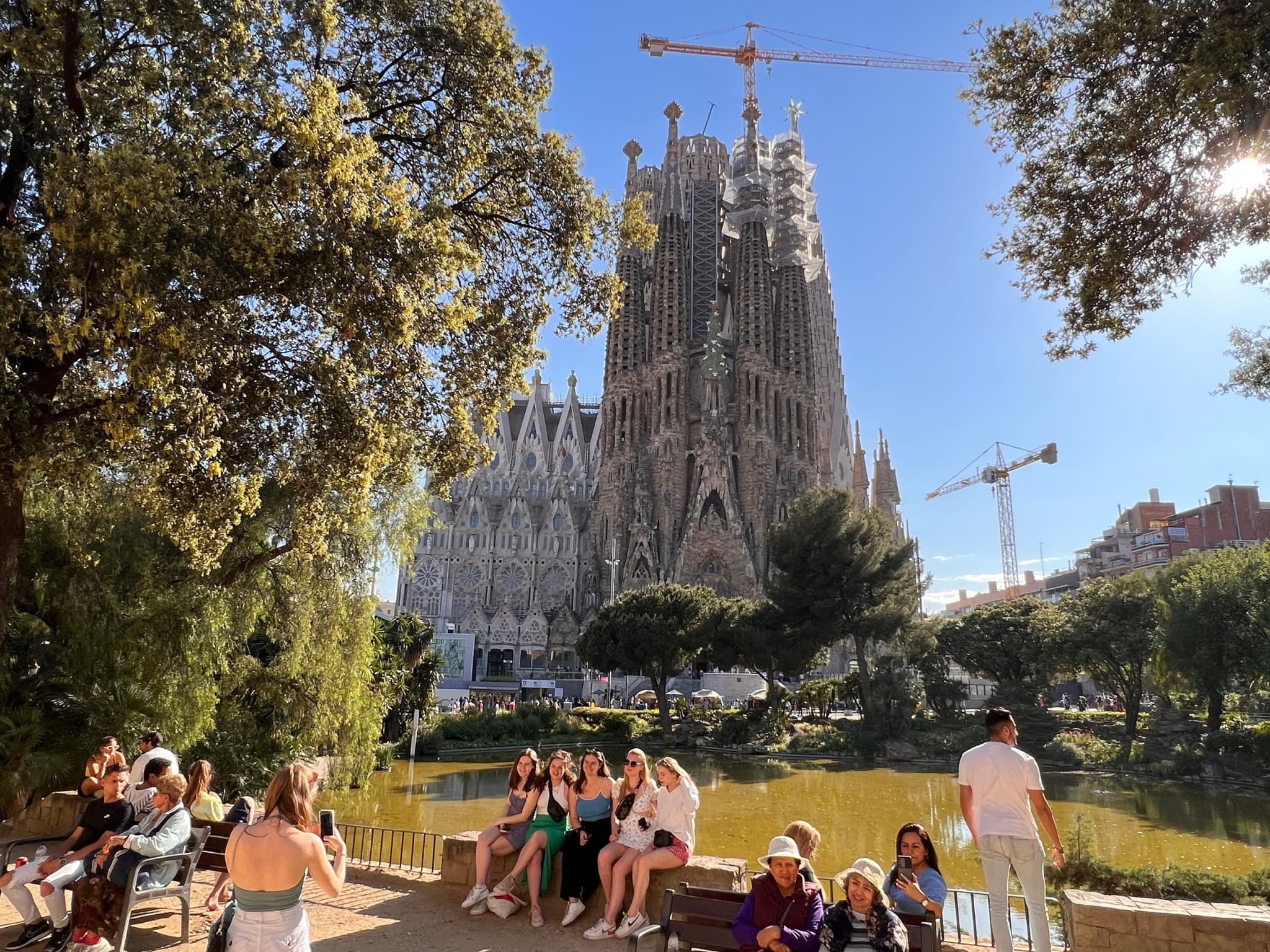 Barcelona Highlights: Sagrada Familia and Gaudi Houses Guided Tour in English, Mandarin, Korean - main image