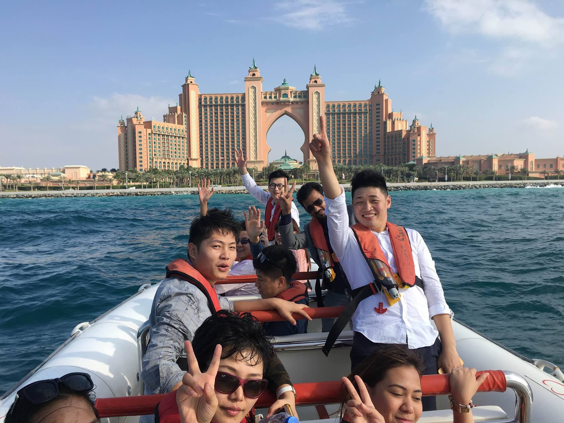 Love Boats - Dubai Marina Guided Sightseeing Boat Tour - imagen 3