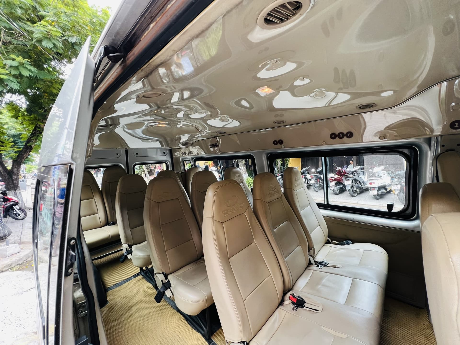 Shuttle Bus Transfers between Da Nang Airport and Hoi An City Centre - imagen principal