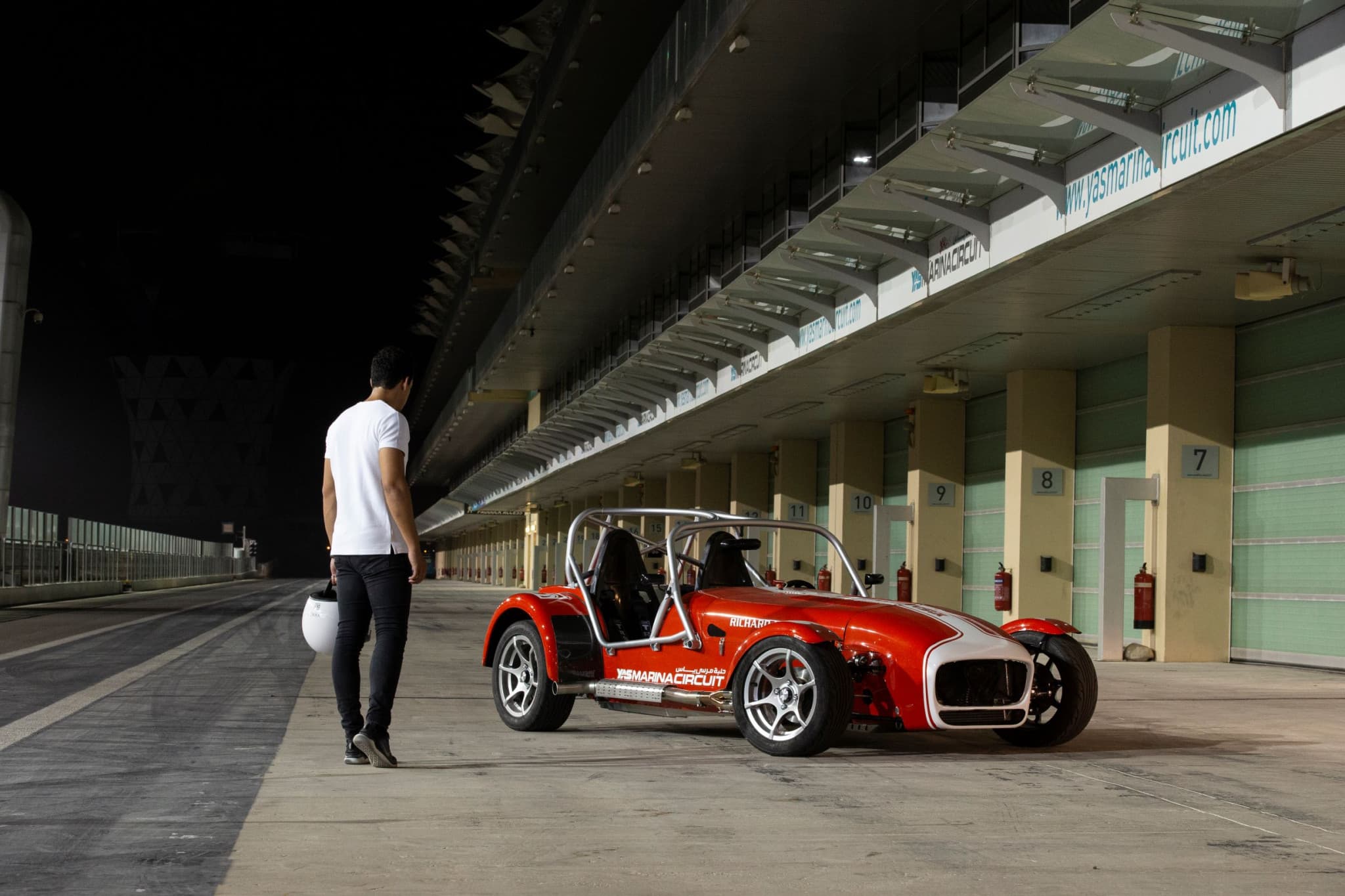 Yas Marina Circuit Caterham Seven 360 Driving Experience - image 5