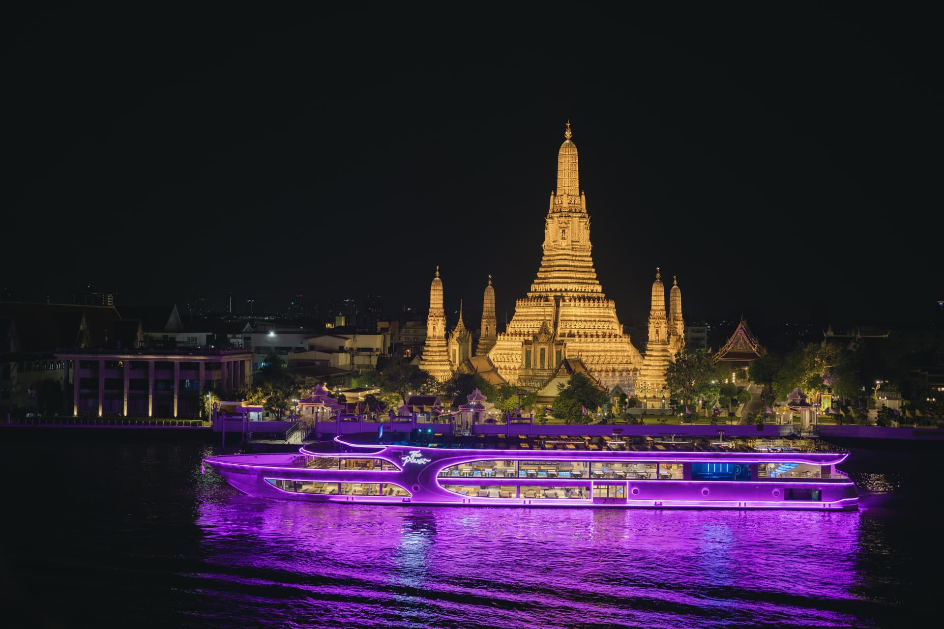 Crucero con cena por el río Chao Phraya a bordo de The Planet Cruise - imagen principal