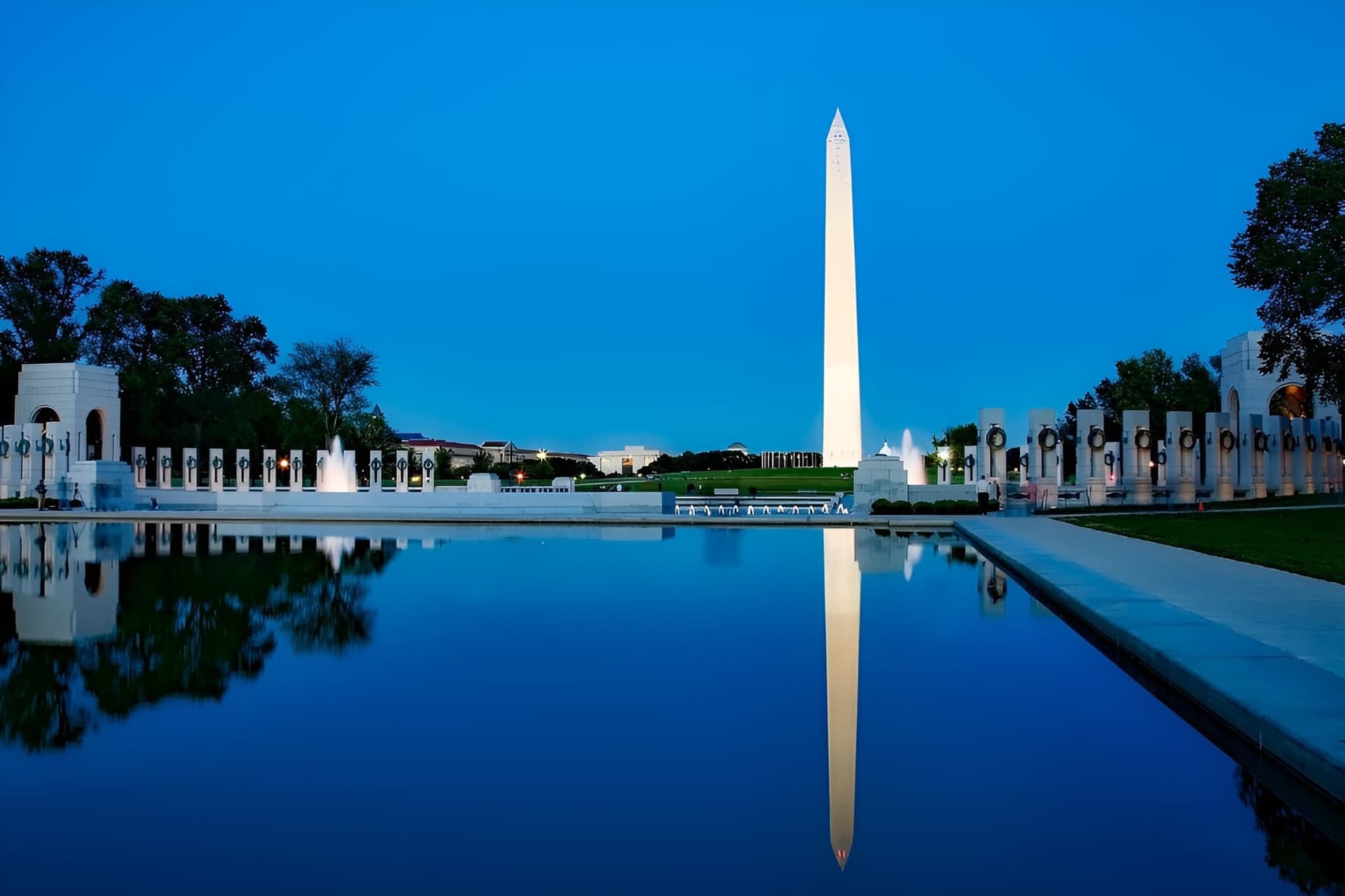 Washington DC Night Memorials Walking Tour with Skyline View - image 4