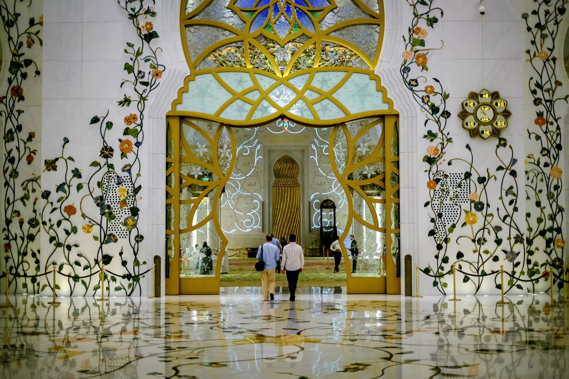 Sheikh Zayed Grand Mosque and Louvre Abu Dhabi Tour from Dubai - imagen 8
