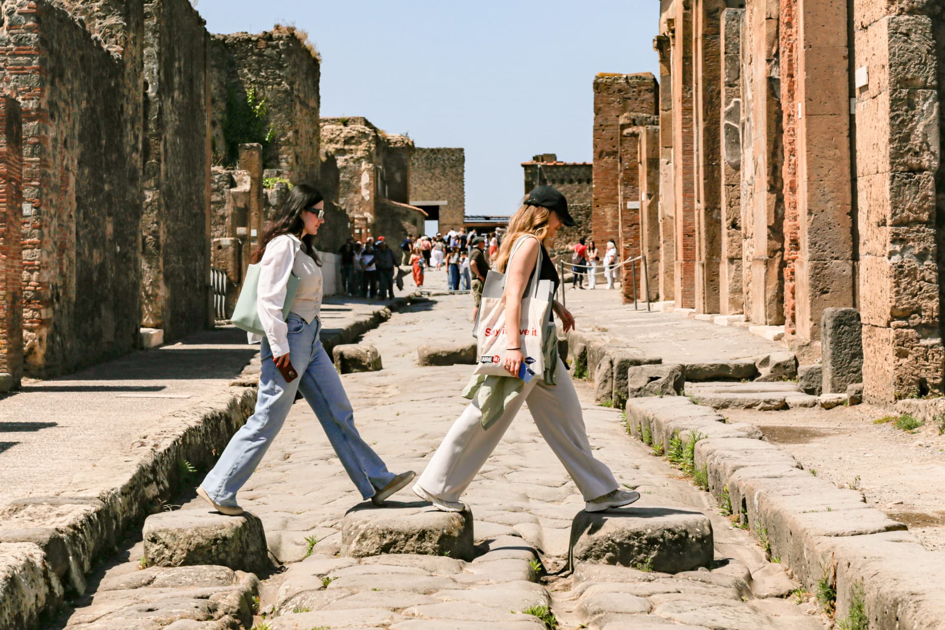 Tour of Pompeii: Guided Walk with Priority Access - image 4
