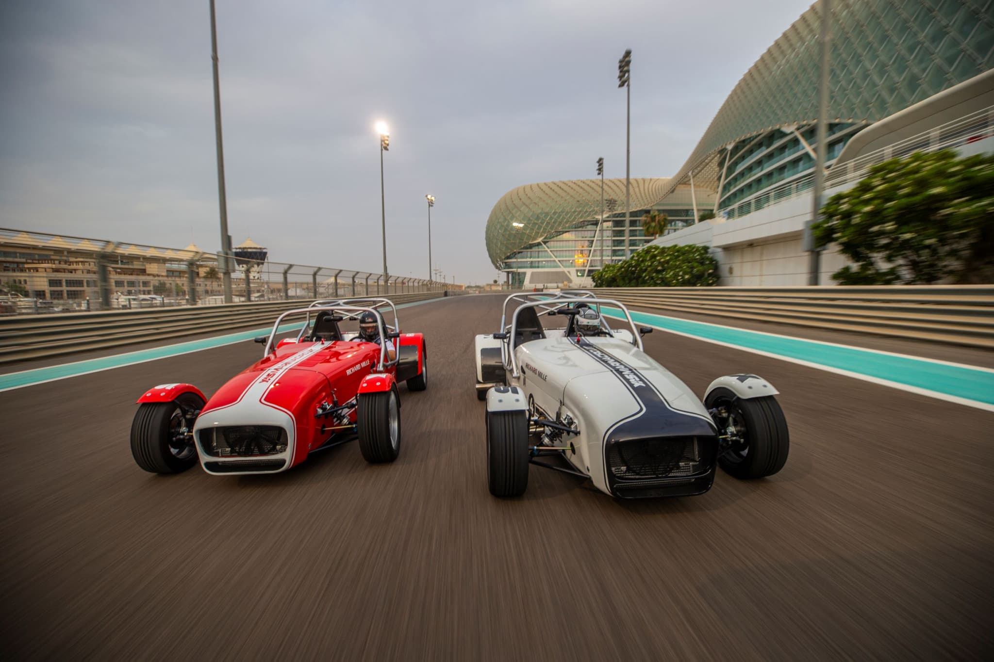 Yas Marina Circuit Caterham Seven 360 Driving Experience - image 4
