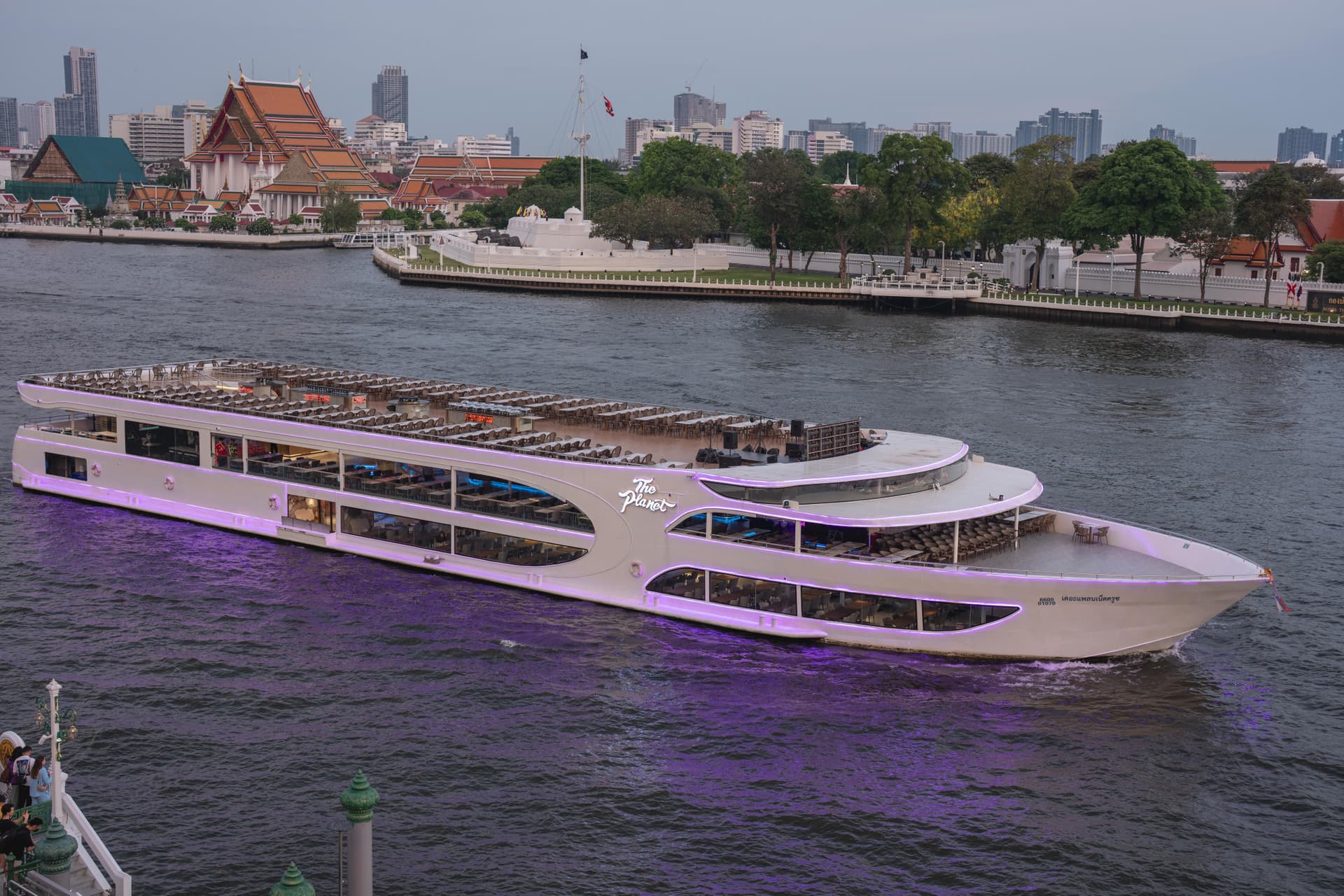 Crucero con cena por el río Chao Phraya a bordo de The Planet Cruise - imagen 6