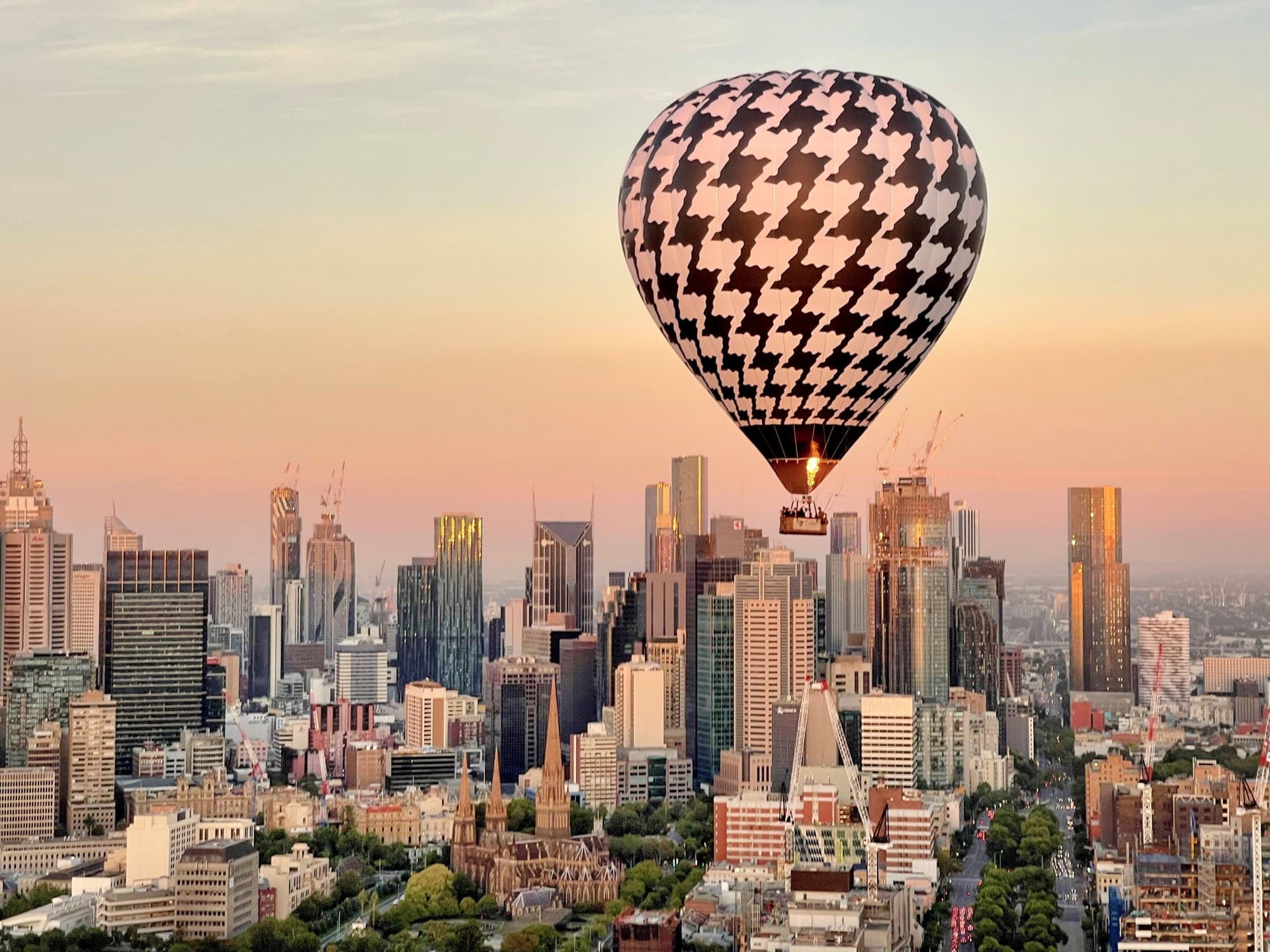Sunrise Hot Air Balloon Flight over Melbourne with Photos - imagen 8