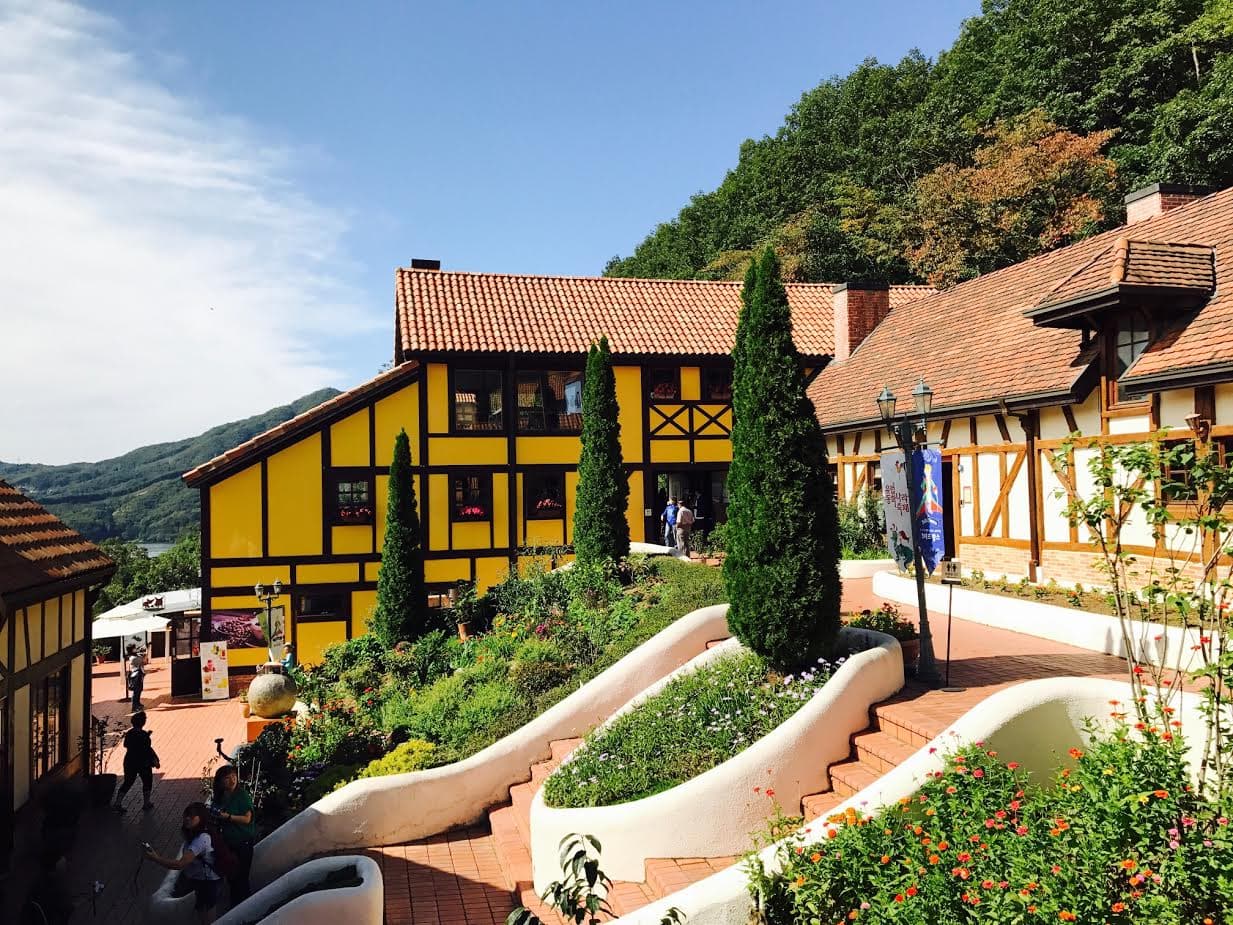 Nami Island, Petite France, and Italian Village Tour from Seoul - 이미지 6